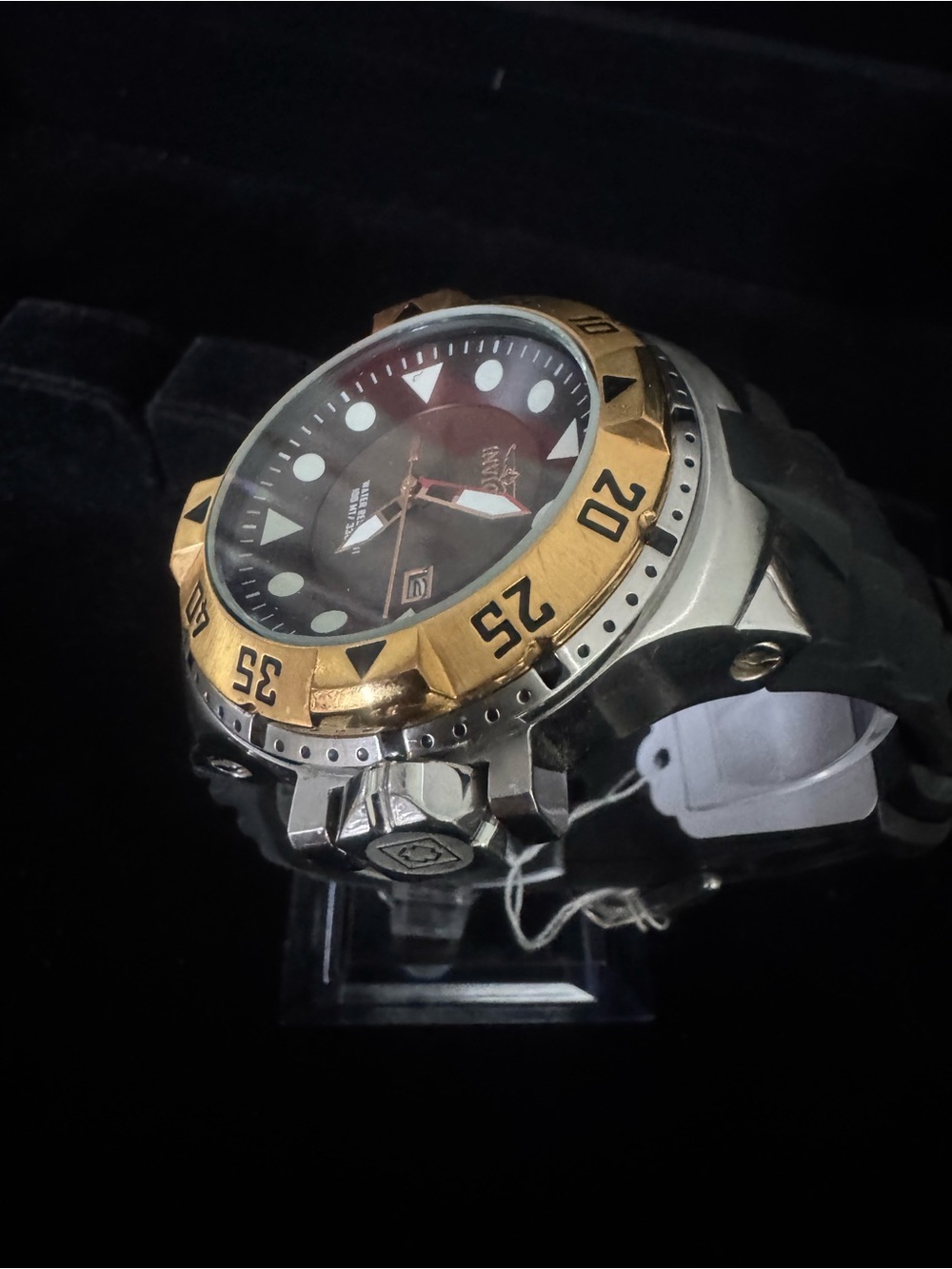 Invicta Men’s Black Dial Gold-Tone Bezel Swim Watch - Picture 5 of 6